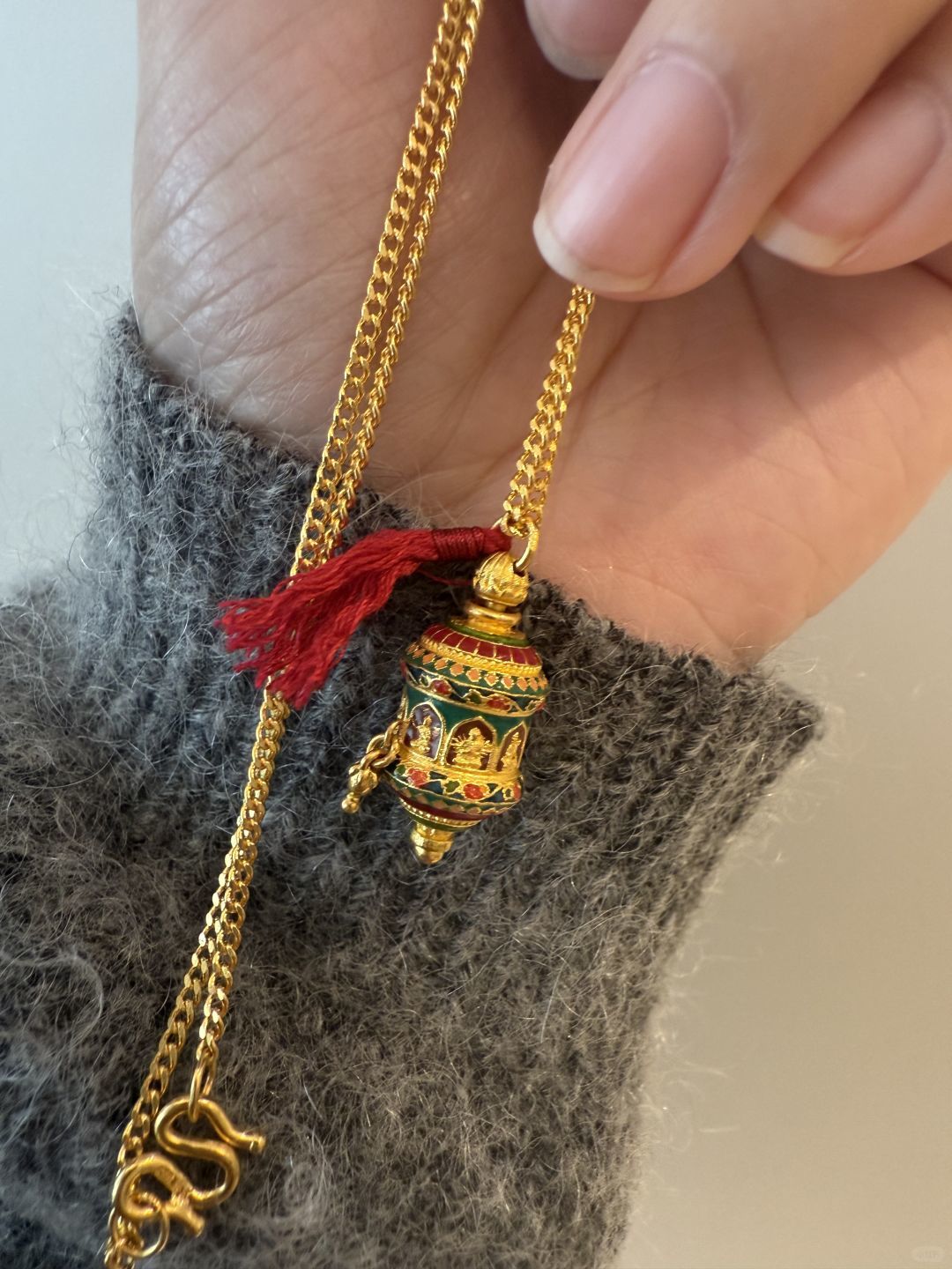 Tibetan Prayer Wheel Necklace – Sacred Om Mani Padme Hum Pendant
